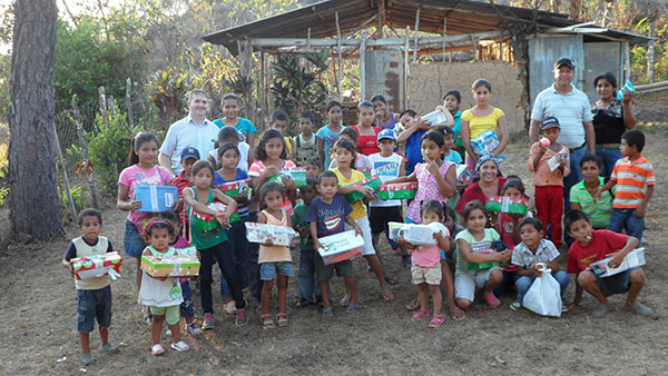 Trip to Santa Rosa to give the children 
shoe boxes and share the Gospel