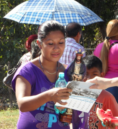 Distributing Gospel calendars and tracts in Spanish - image 2