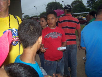 Hilario & Clive giving out tracts in Santiago